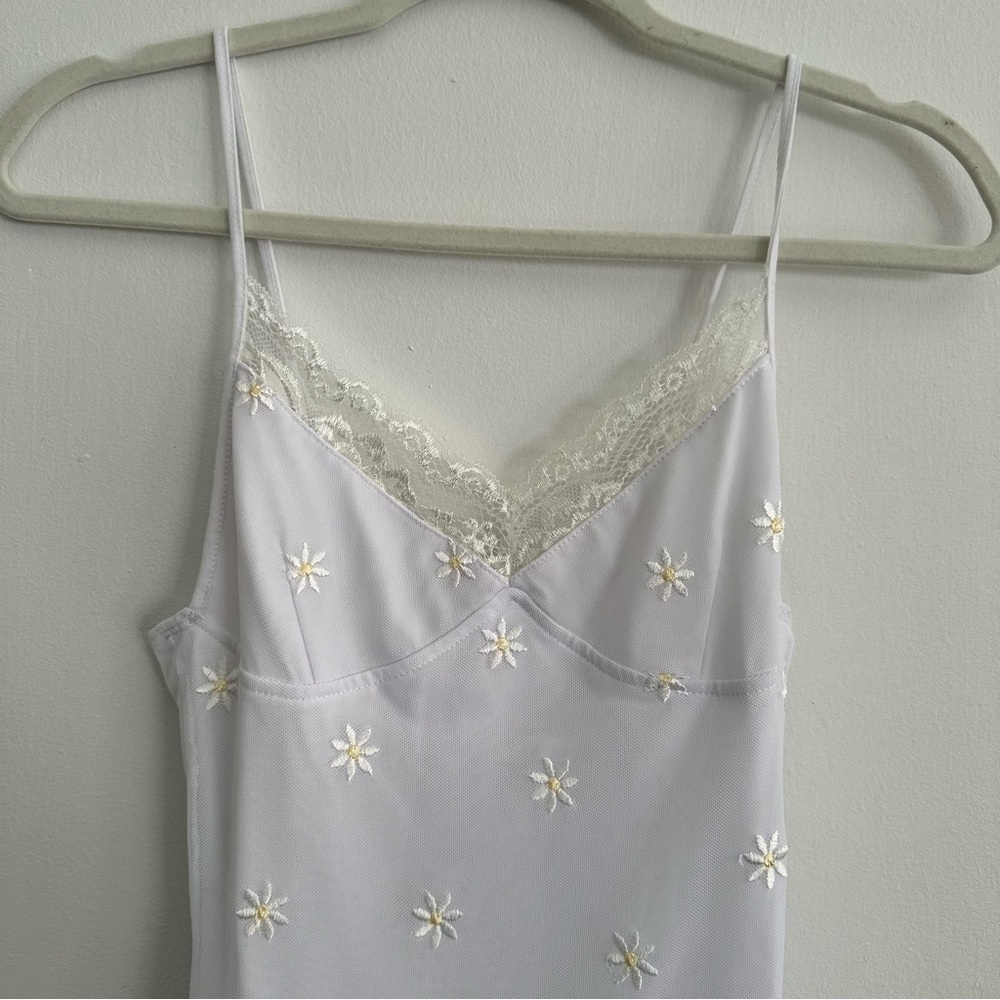 Motel Rocks white Daisy, embroidered dress - Picture 6 of 10